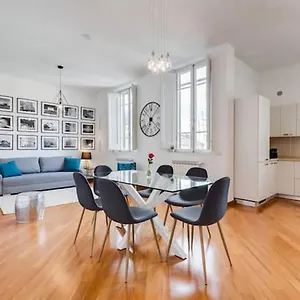 modern-stylish-flat-near-piazza-della-repubblica-rome.it-romehotels.com/