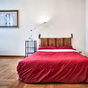 piazza-duomo-apartment.italymilanhotels.net/